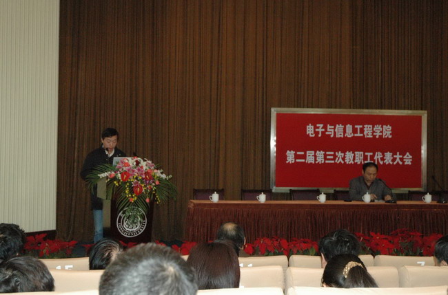 “副院长刘富强介绍学院科研政策