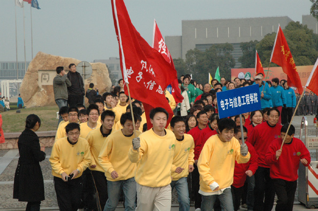 “黄渡镇、嘉定校区迎春长跑活动图(2)