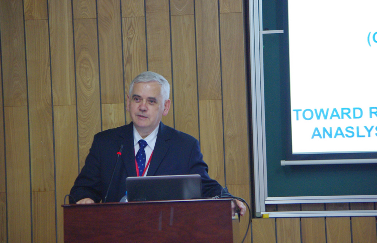 Andrzej Skowron教授做大会报告 