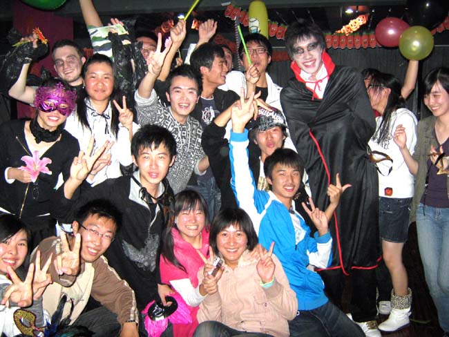 “万圣节”假面舞会图(4)