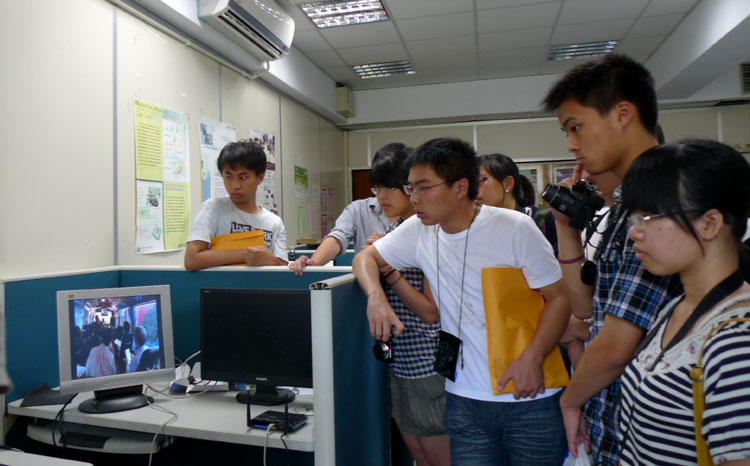 必赢官网师生参观成功大学行动实验室